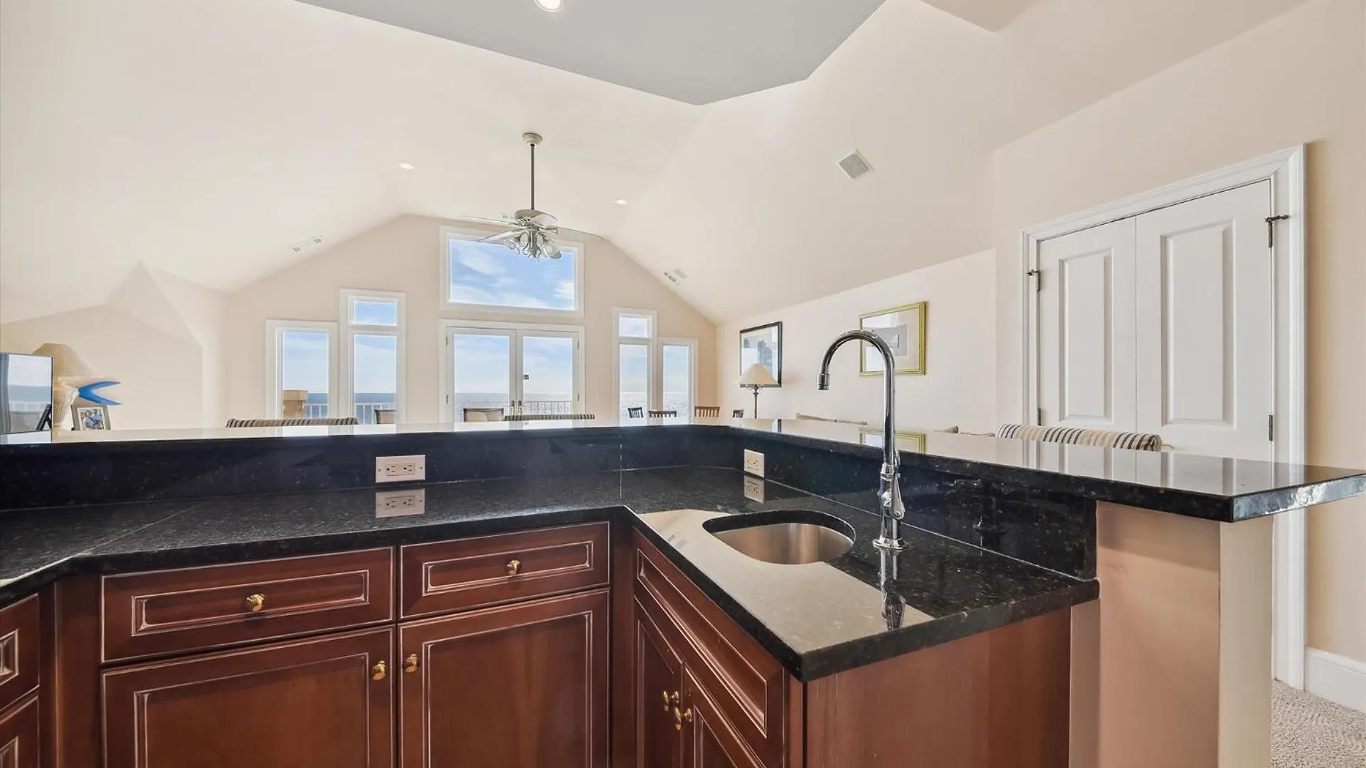2 Collier Beach- Oceanfront, Dog Friendly , Private Pool, Free Activities Hilton Head Island